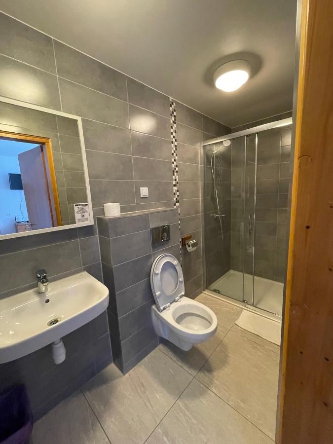 Gosciniec Ozna Hotel Kiczora Kültér fotó