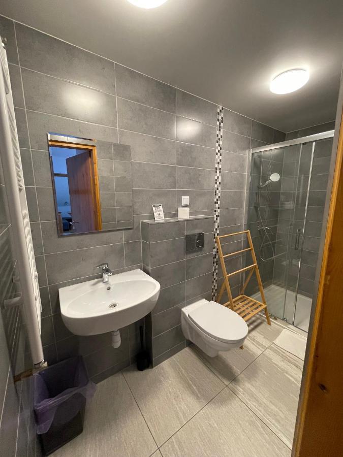 Gosciniec Ozna Hotel Kiczora Kültér fotó