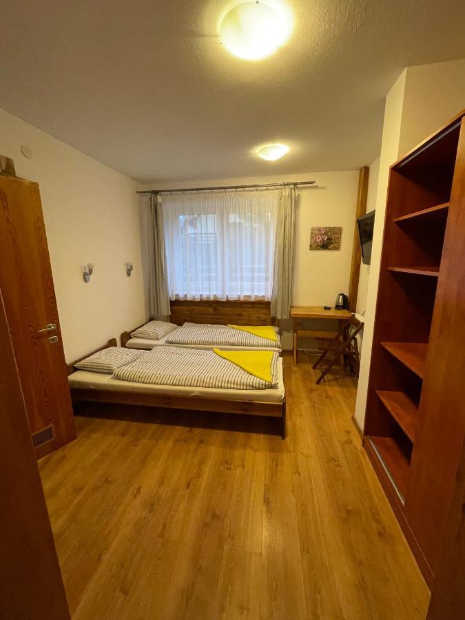 Gosciniec Ozna Hotel Kiczora Kültér fotó
